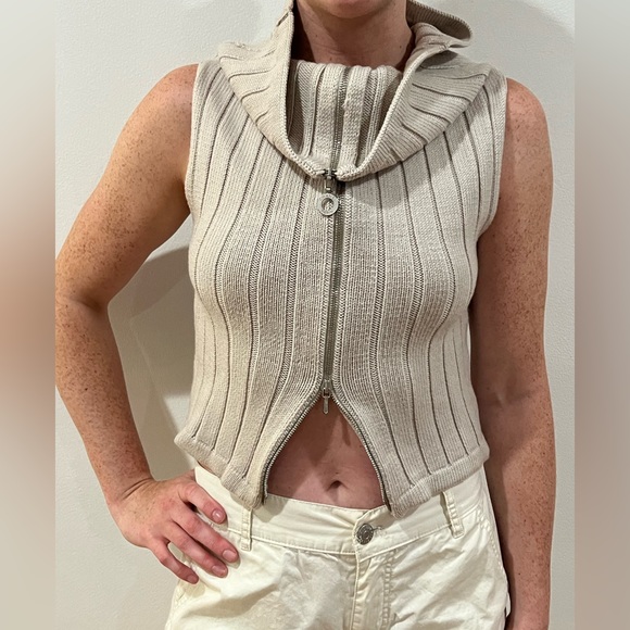 CHANEL SLEEVELESS SWEATER VEST - Picture 5 of 12